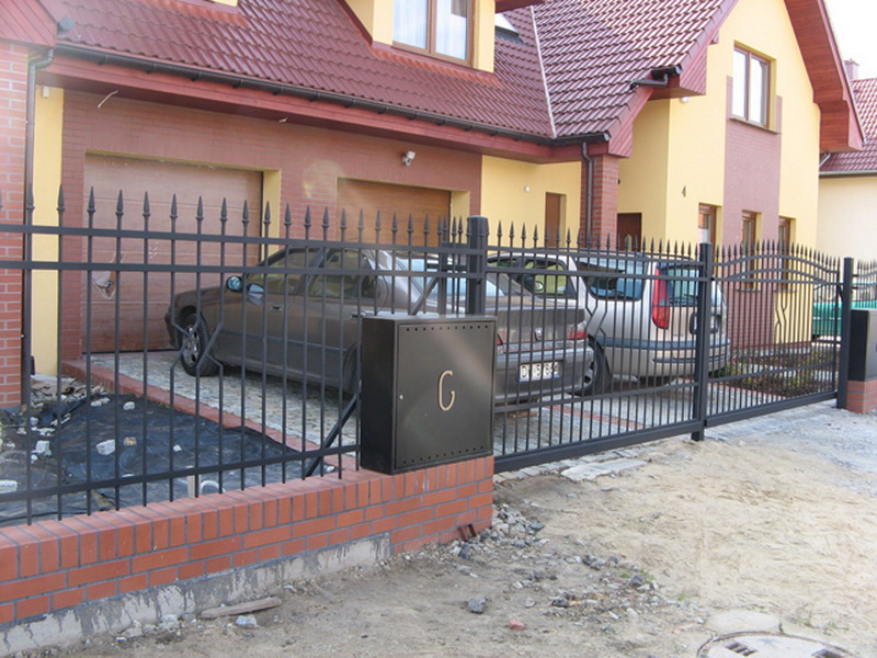 brama przesuwna z elementów ozdobnych
