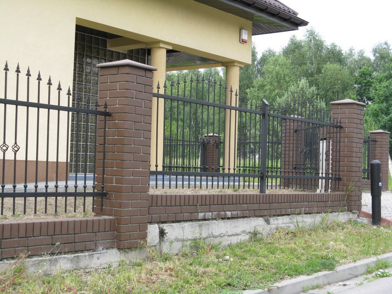 Ogrodzenie z elementów ozdobnych lakierowane